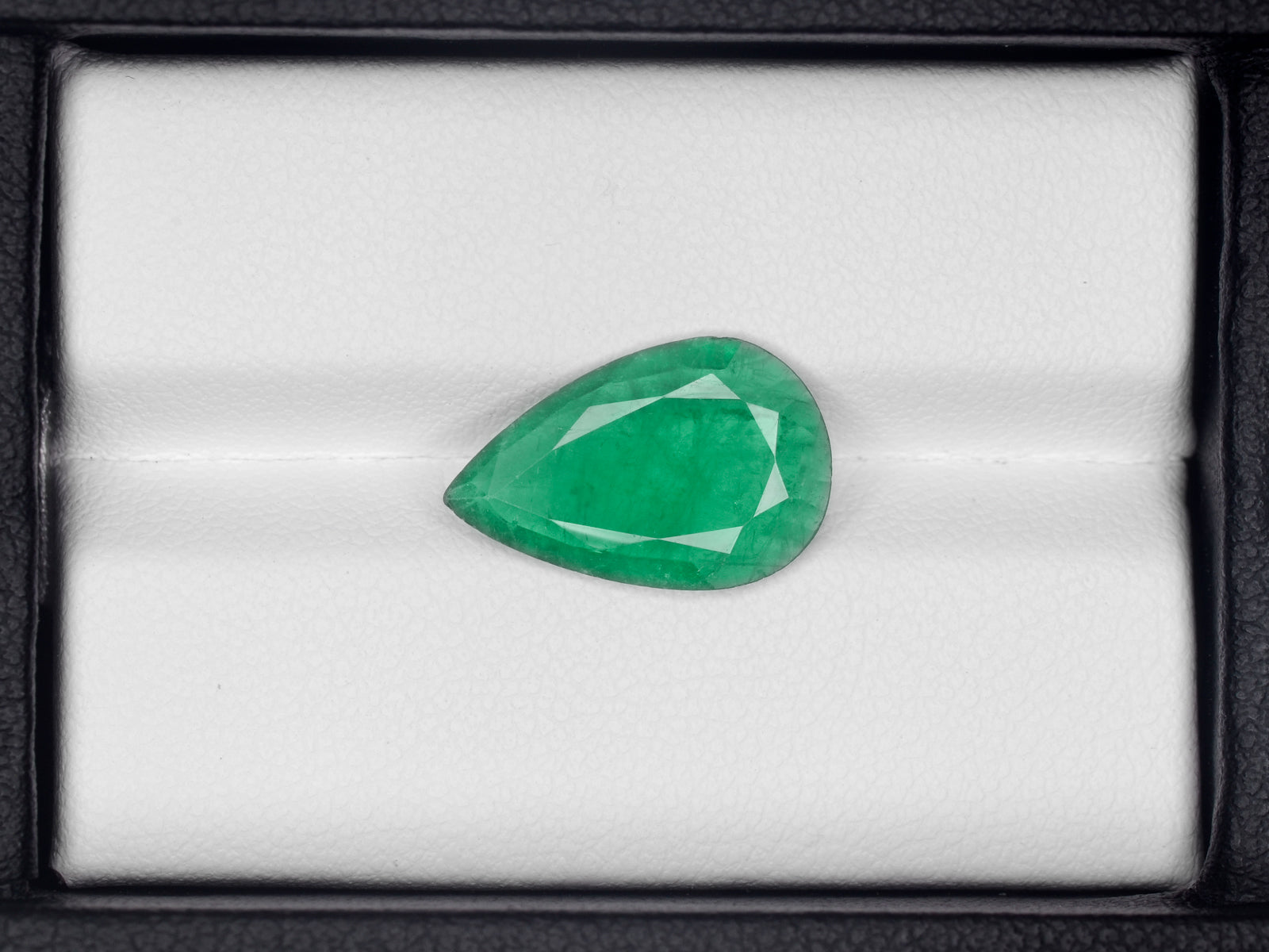 8800559-pear-intense-green-igi-zambia-natural-emerald-2.92-ct