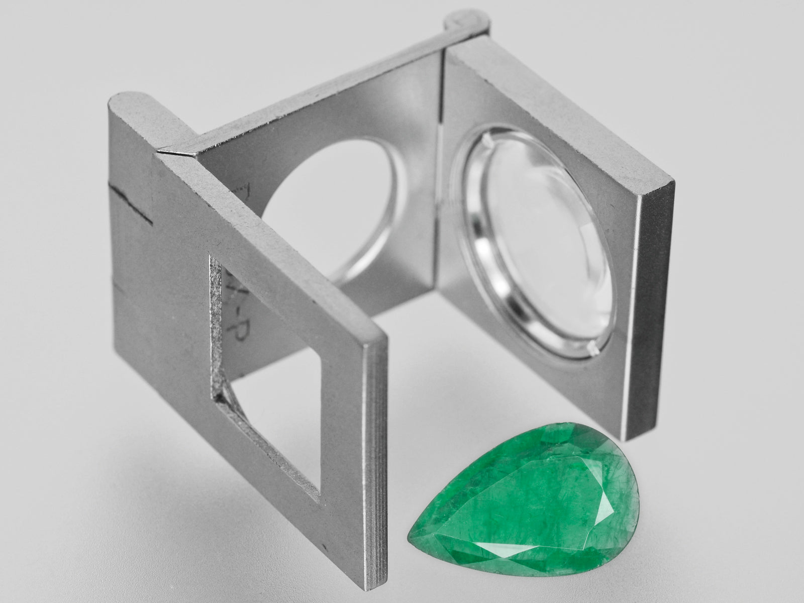 8800559-pear-intense-green-igi-zambia-natural-emerald-2.92-ct