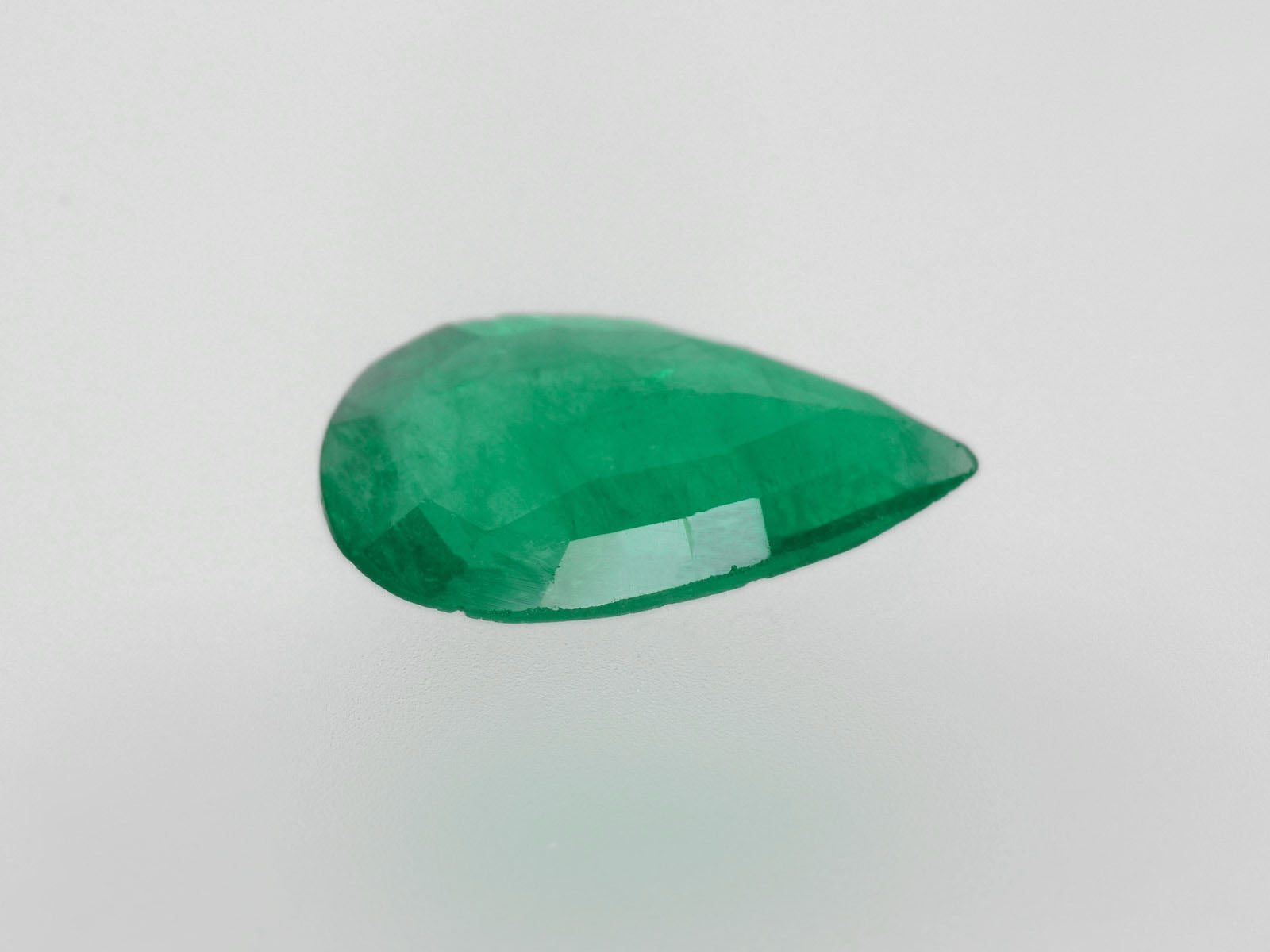 8800559-pear-intense-green-igi-zambia-natural-emerald-2.92-ct