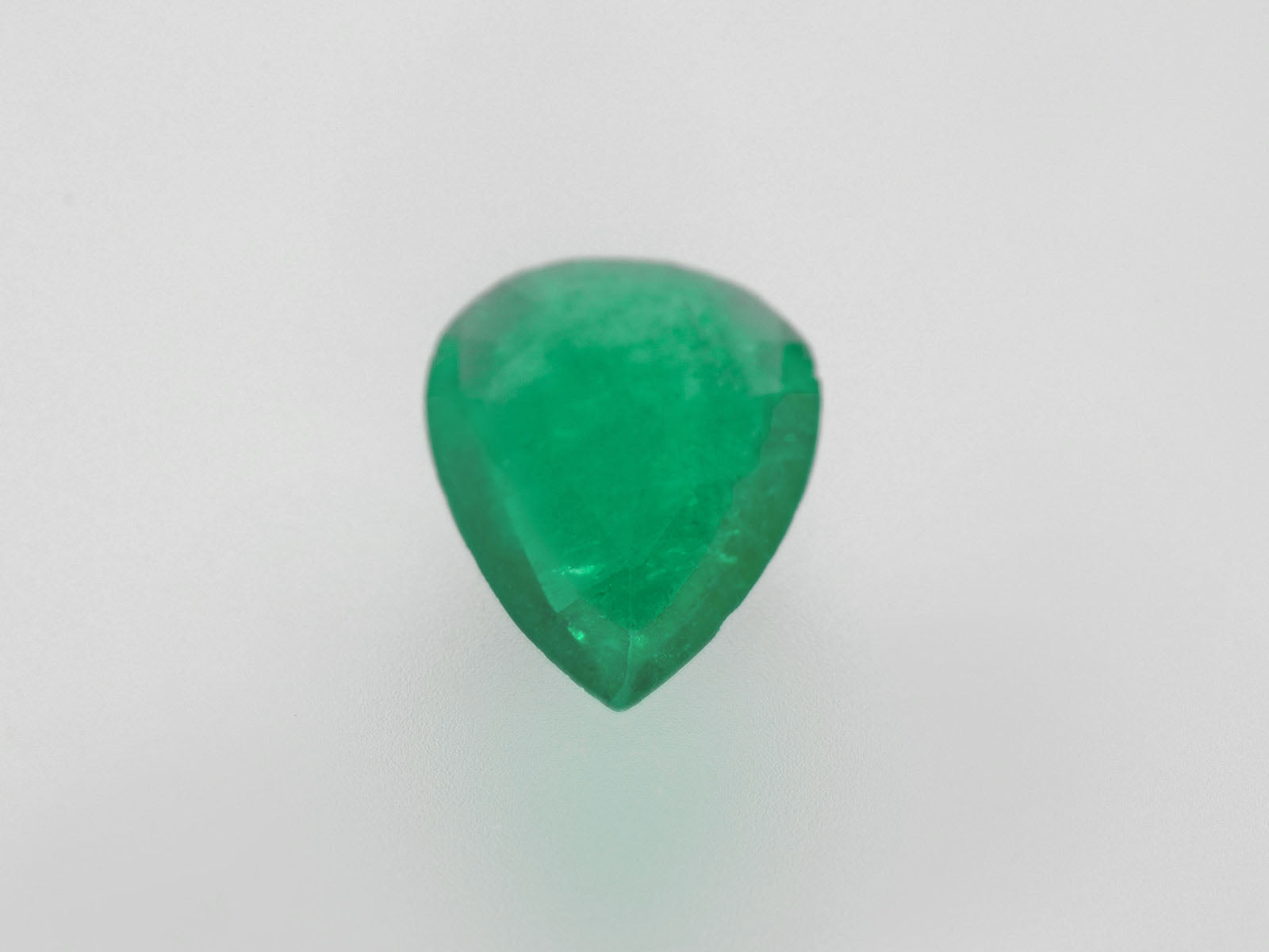 8800559-pear-intense-green-igi-zambia-natural-emerald-2.92-ct