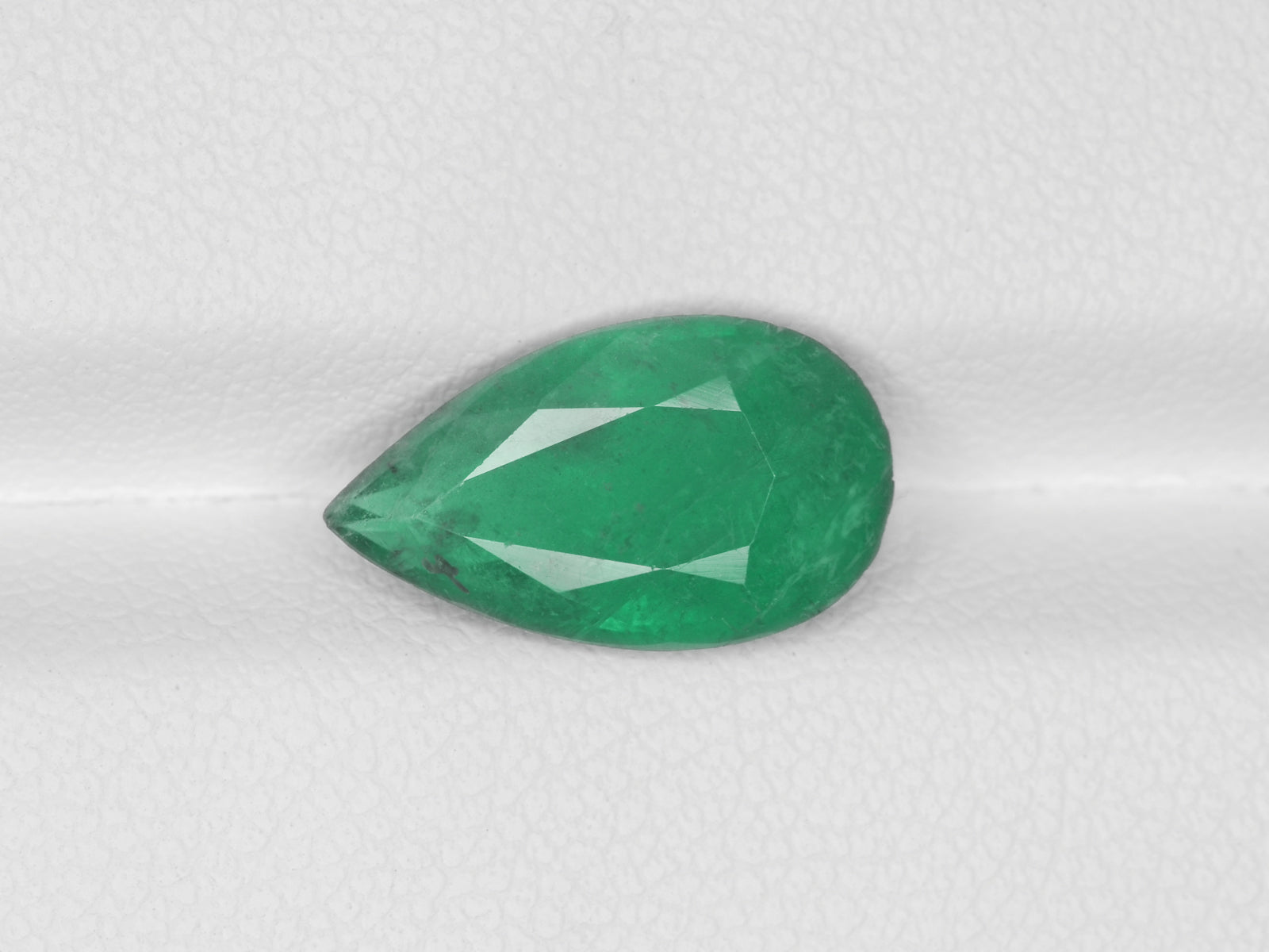 8800560-pear-intense-green-igi-zambia-natural-emerald-2.54-ct