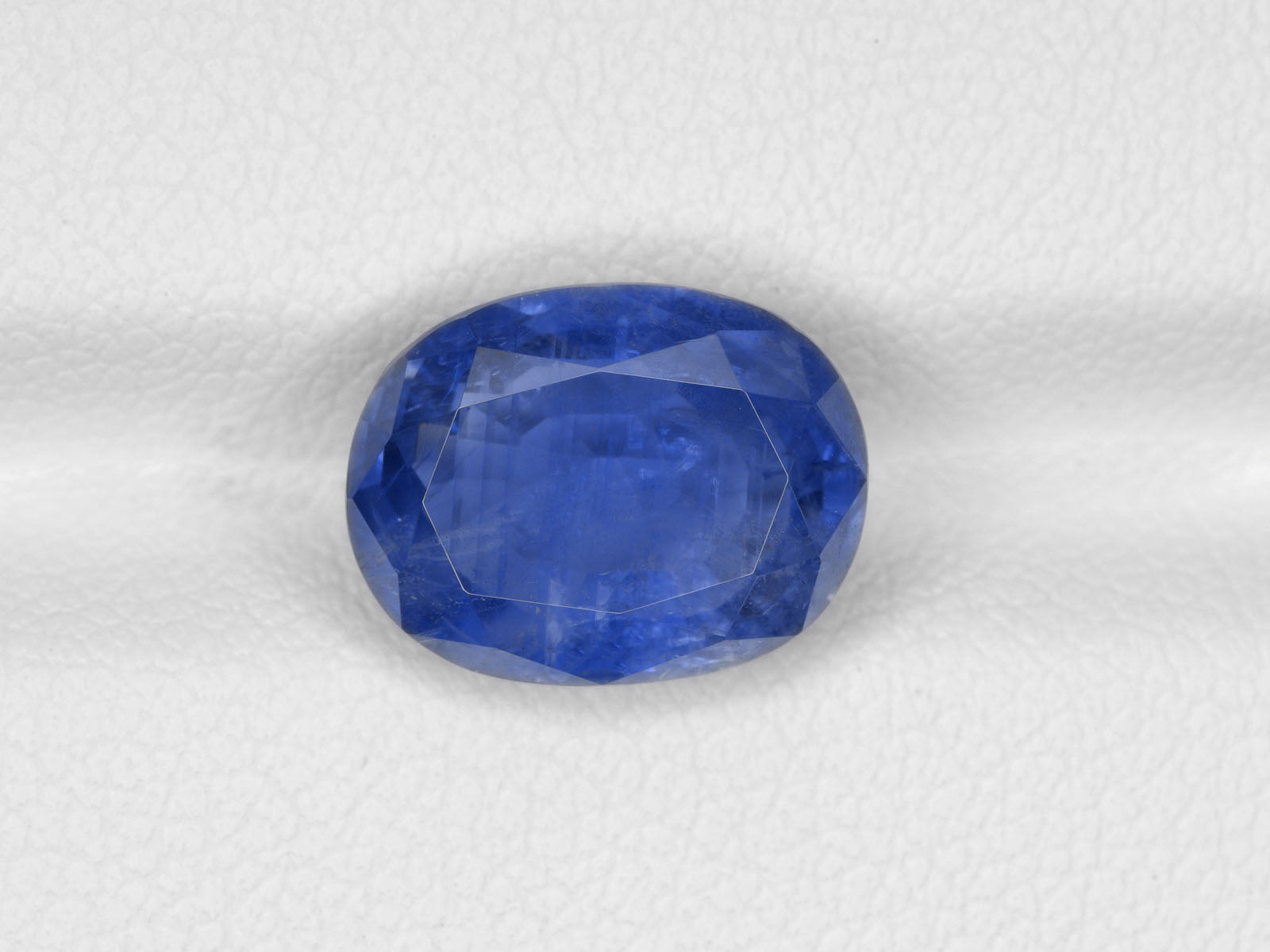 8800488-oval-rich-velvety-cornflower-blue-igi-burma-natural-blue-sapphire-6.06-ct