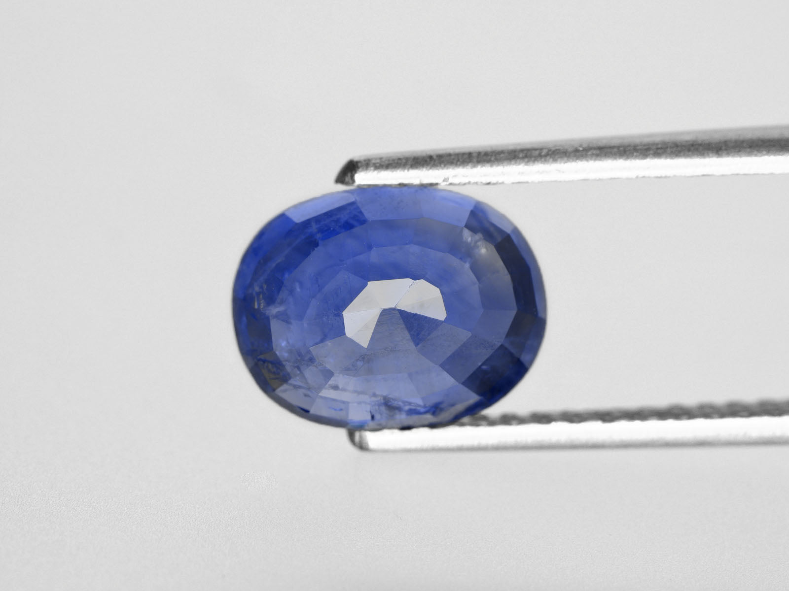 8800488-oval-rich-velvety-cornflower-blue-igi-burma-natural-blue-sapphire-6.06-ct