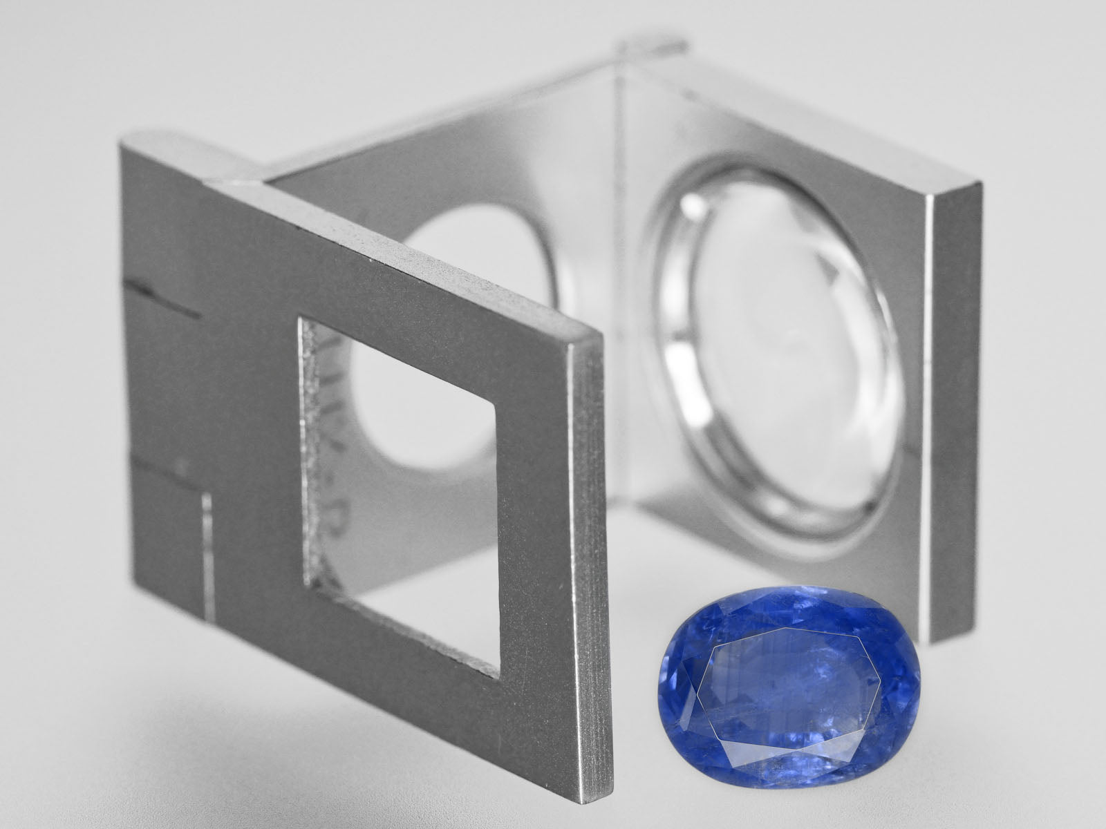 8800488-oval-rich-velvety-cornflower-blue-igi-burma-natural-blue-sapphire-6.06-ct