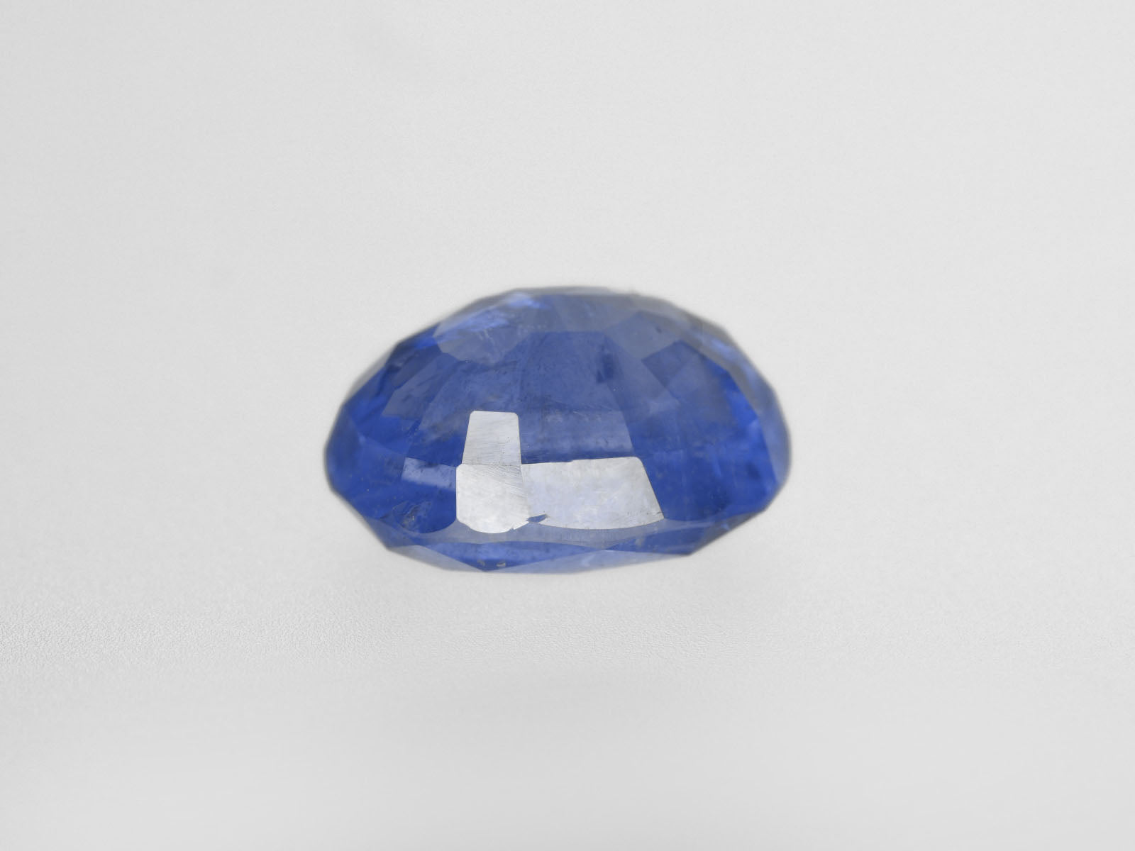 8800488-oval-rich-velvety-cornflower-blue-igi-burma-natural-blue-sapphire-6.06-ct