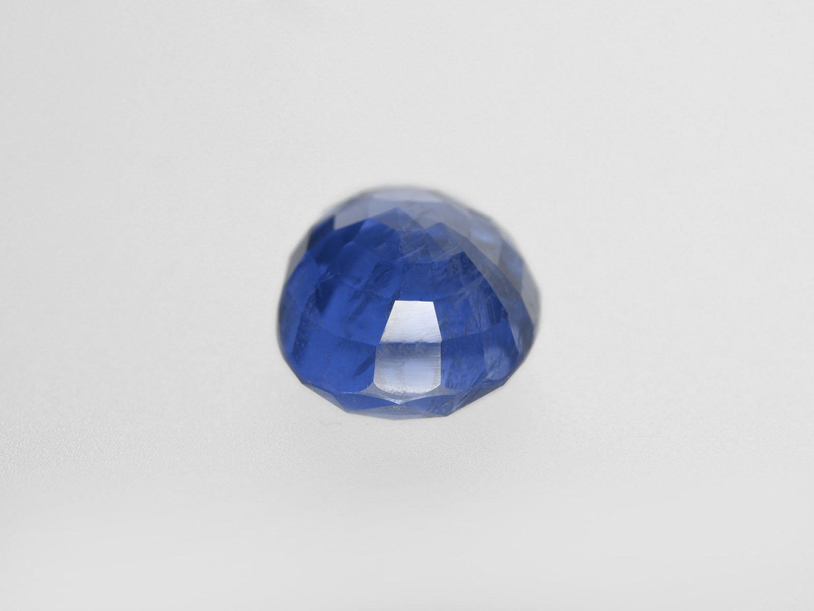 8800488-oval-rich-velvety-cornflower-blue-igi-burma-natural-blue-sapphire-6.06-ct