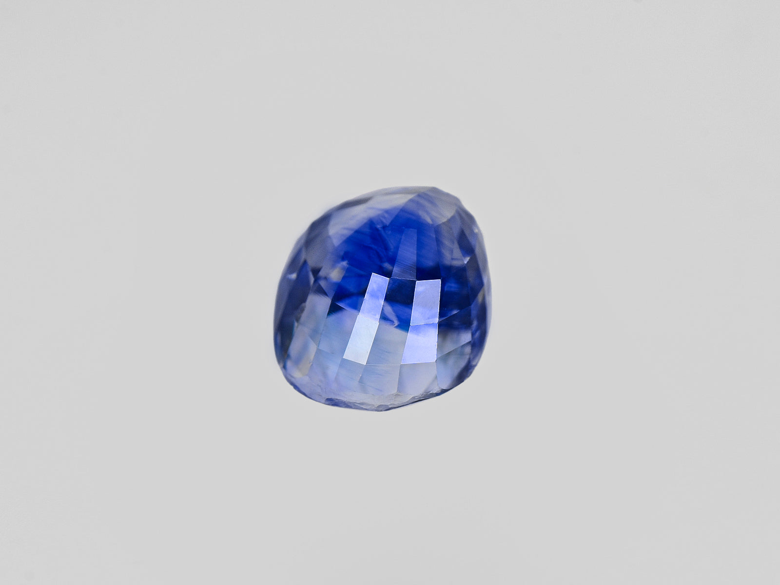 8801928-cushion-royal-blue-&-colorless-bi-color-grs-kashmir-natural-blue-sapphire-5.26-ct