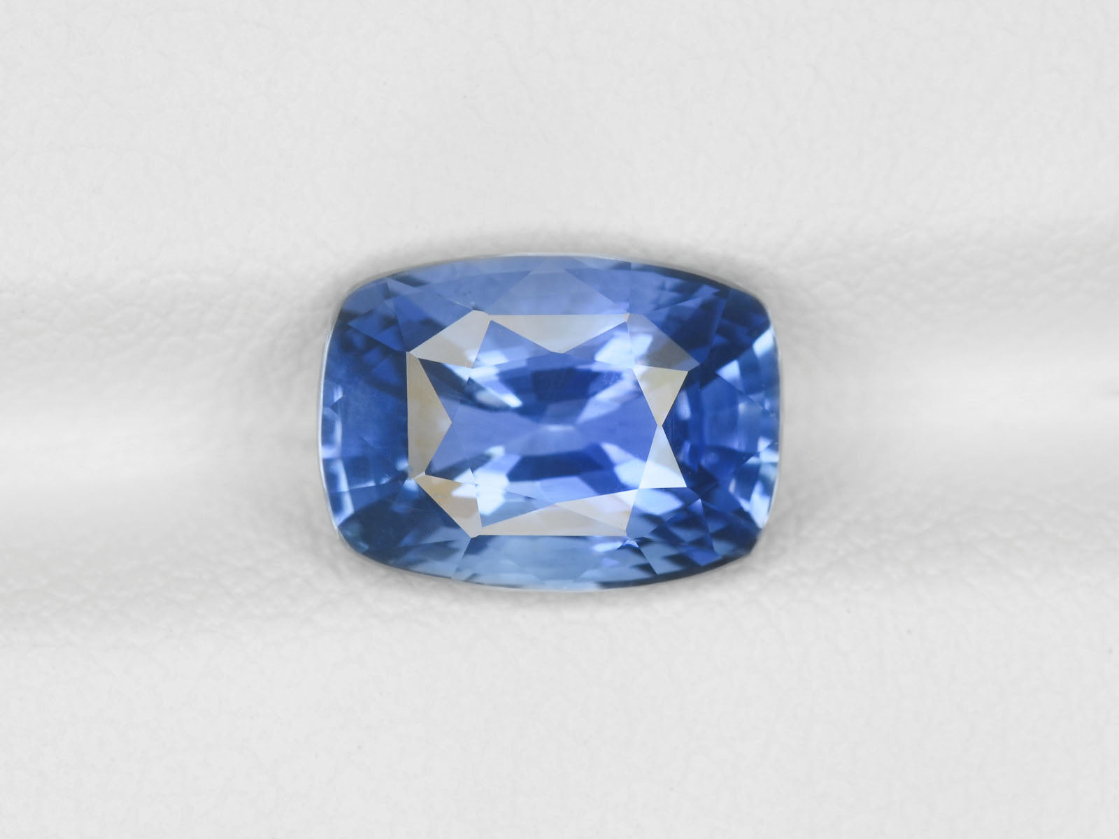 8800256-cushion-lustrous-intense-blue-igi-sri-lanka-natural-blue-sapphire-3.48-ct