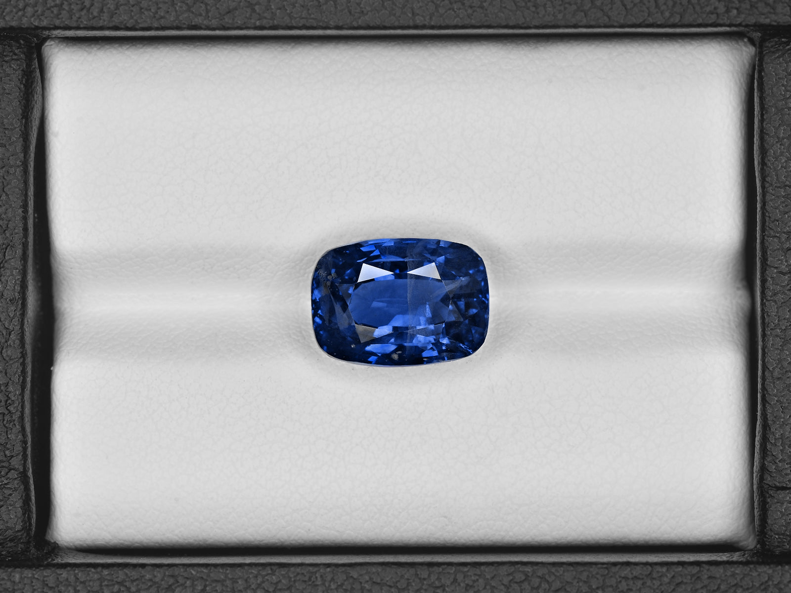 8801929-cushion-intense-royal-blue-gia-grs-kashmir-natural-blue-sapphire-8.09-ct