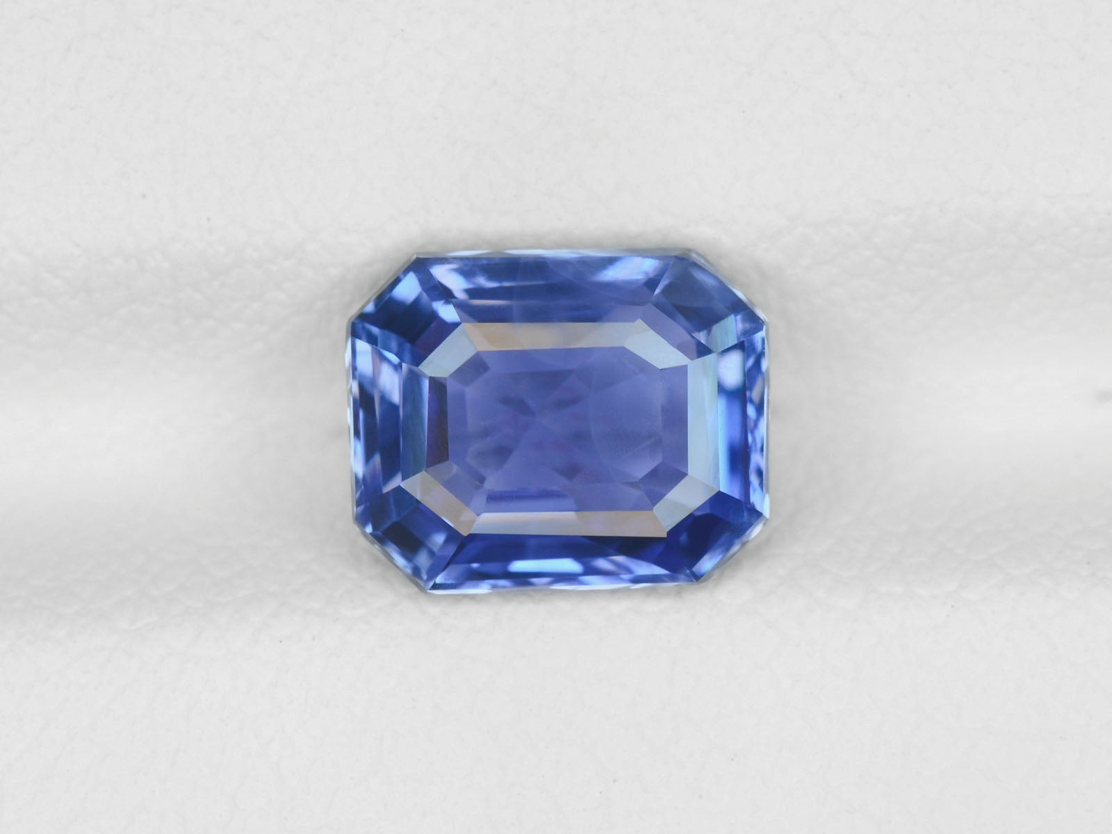 8800258-octagonal-intense-blue-with-slight-violetish-hue-igi-sri-lanka-natural-blue-sapphire-2.20-ct