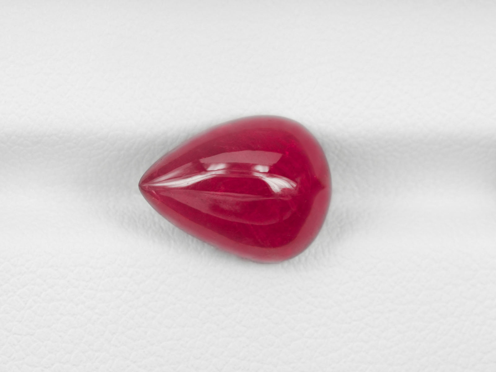 8800309-cabochon-rich-pinkish-red-grs-tajikistan-natural-ruby-6.80-ct