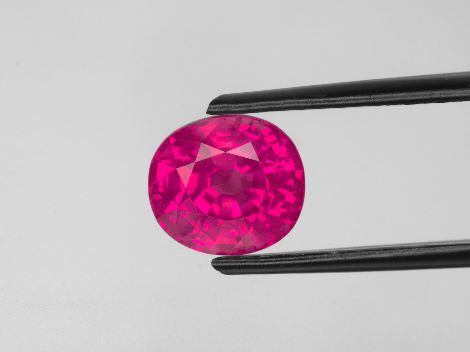 8800942-oval-lively-vivid-pinkish-red-grs-burma-natural-ruby-3.94-ct