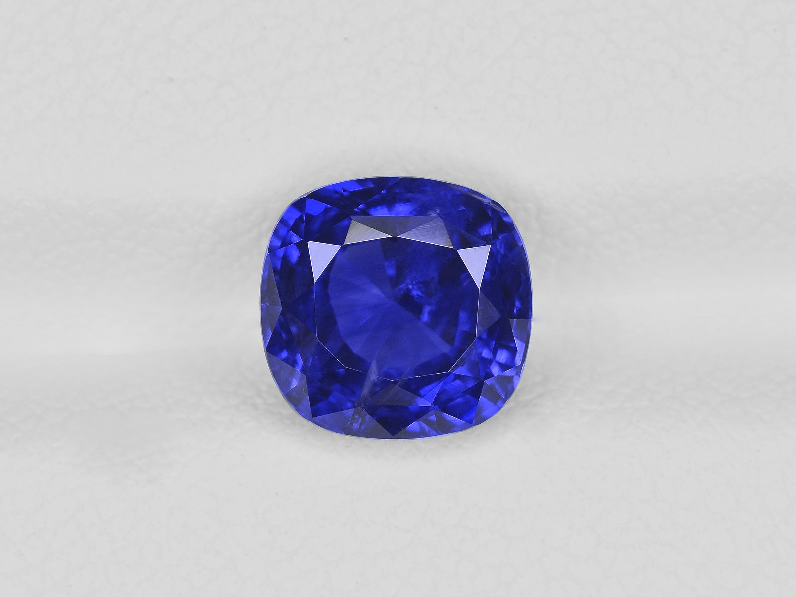 8801157-cushion-fiery-vivid-royal-blue-gia-grs-madagascar-natural-blue-sapphire-3.18-ct