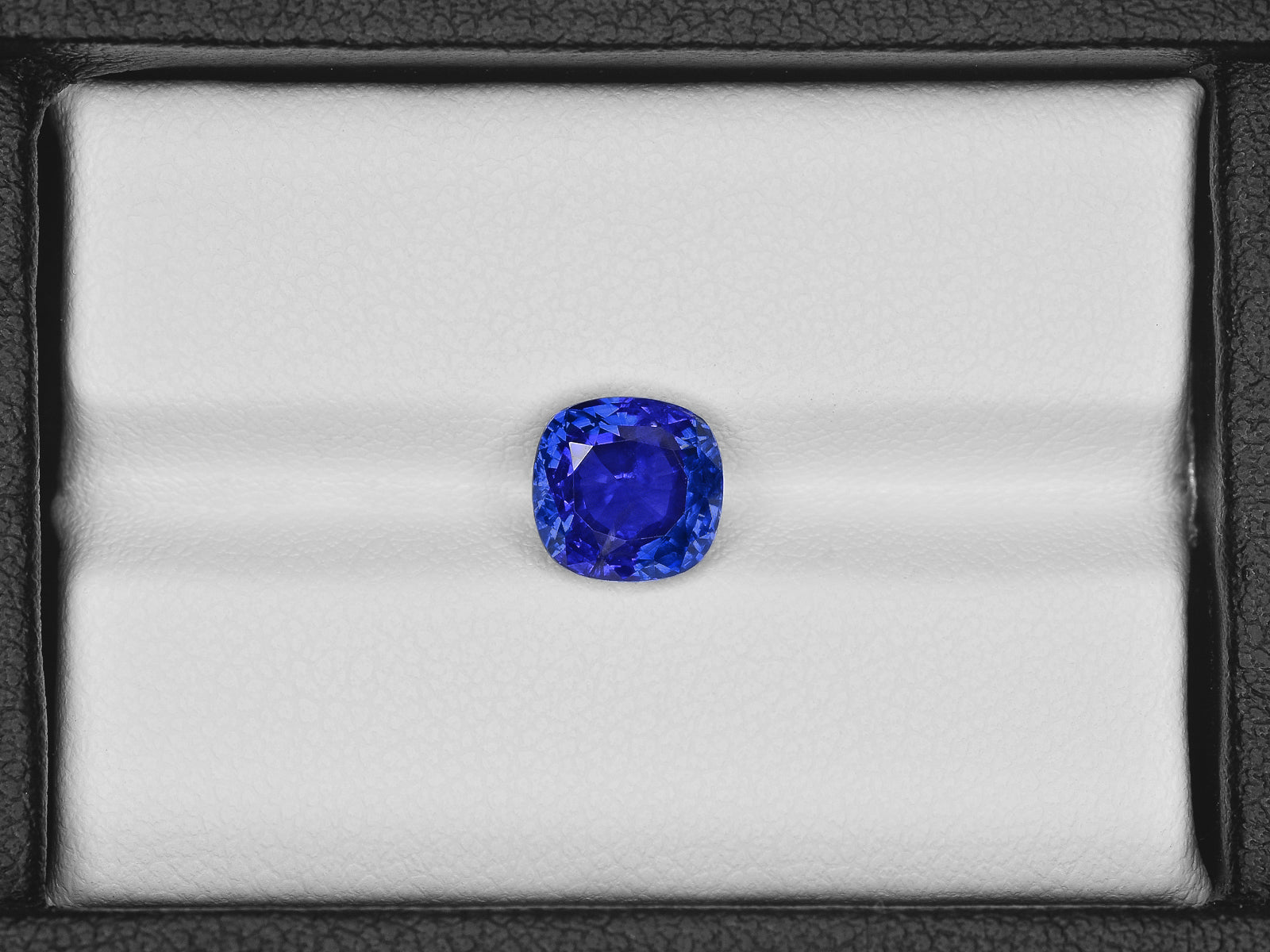 8801157-cushion-fiery-vivid-royal-blue-gia-grs-madagascar-natural-blue-sapphire-3.18-ct