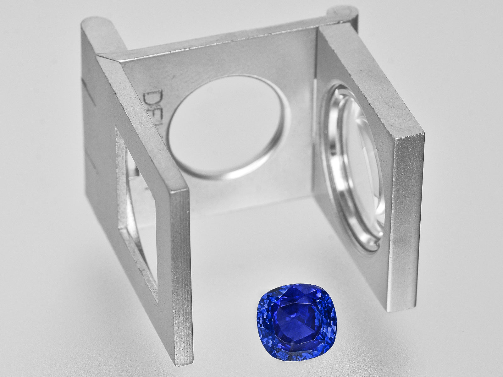 8801157-cushion-fiery-vivid-royal-blue-gia-grs-madagascar-natural-blue-sapphire-3.18-ct