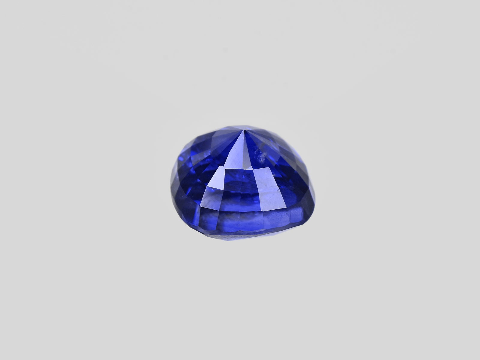 8801157-cushion-fiery-vivid-royal-blue-gia-grs-madagascar-natural-blue-sapphire-3.18-ct