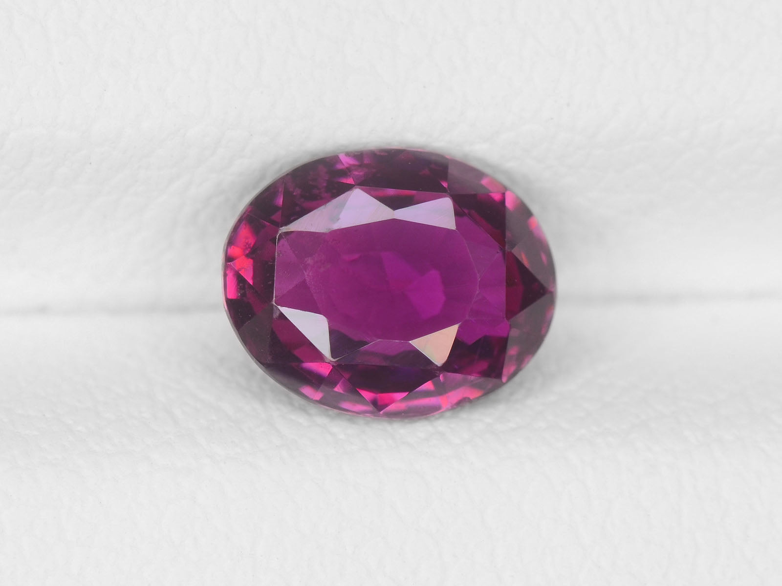 8800490-oval-deep-magenta-red-gii-madagascar-natural-ruby-1.38-ct