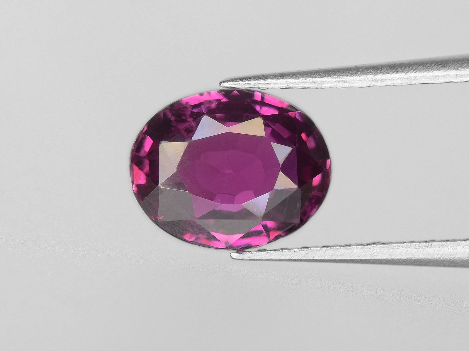 8800490-oval-deep-magenta-red-gii-madagascar-natural-ruby-1.38-ct