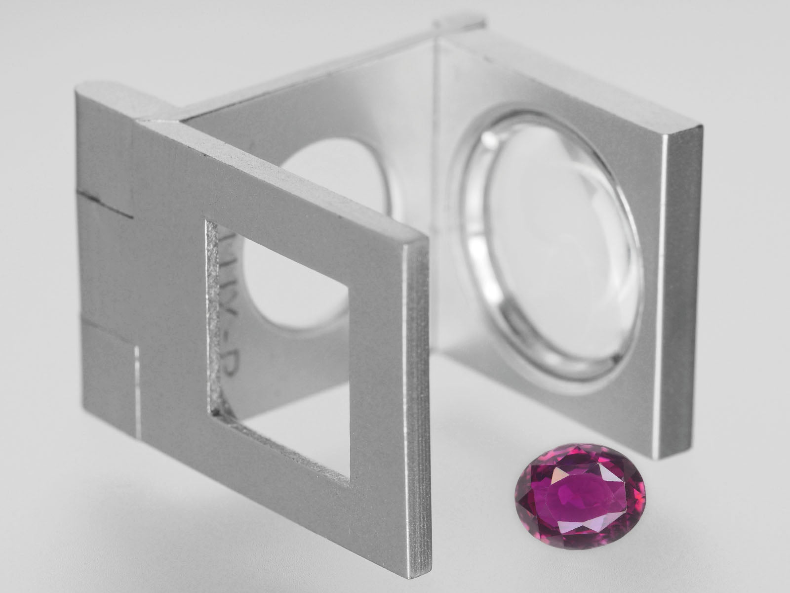 8800490-oval-deep-magenta-red-gii-madagascar-natural-ruby-1.38-ct