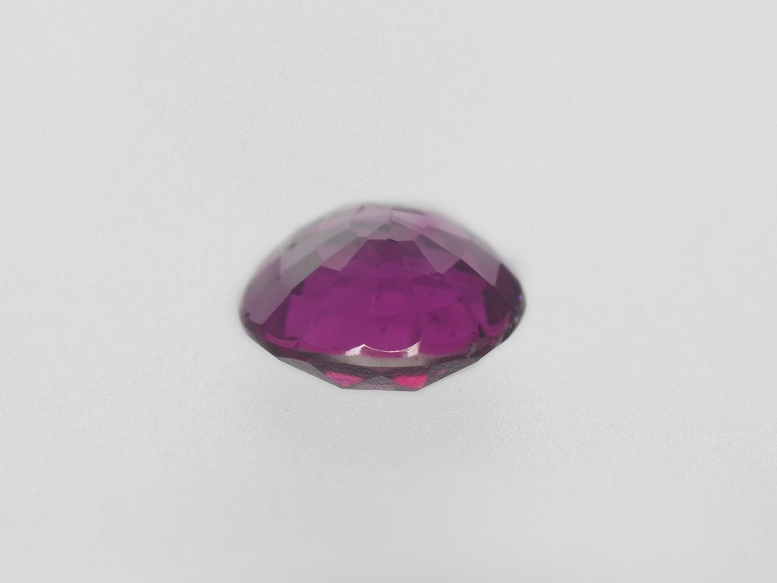 8800490-oval-deep-magenta-red-gii-madagascar-natural-ruby-1.38-ct