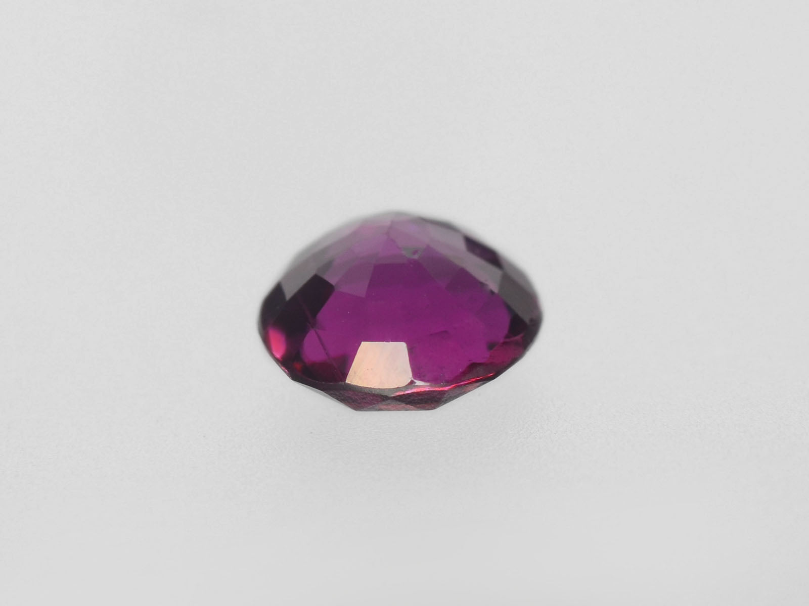 8800490-oval-deep-magenta-red-gii-madagascar-natural-ruby-1.38-ct