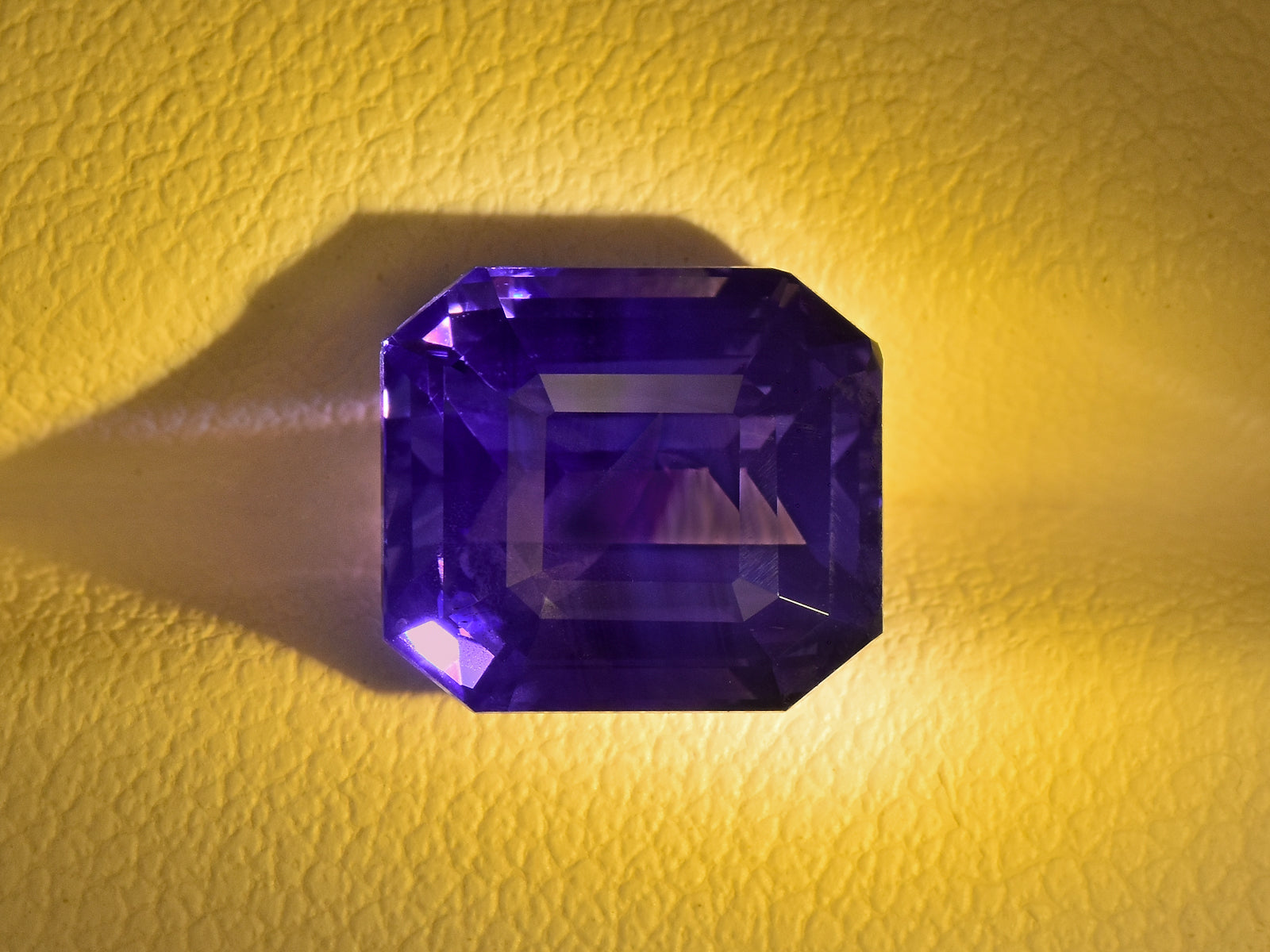 8801155-octagonal-vivid-violetish-blue-changing-to-intense-violet-gia-madagascar-natural-color-change-sapphire-5.21-ct