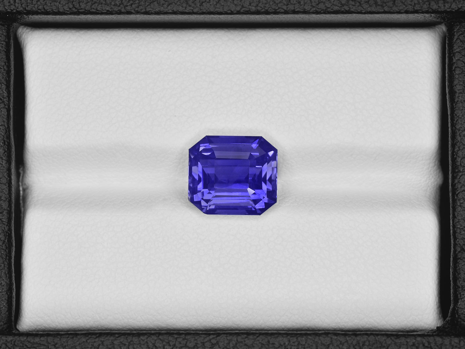 8801155-octagonal-vivid-violetish-blue-changing-to-intense-violet-gia-madagascar-natural-color-change-sapphire-5.21-ct