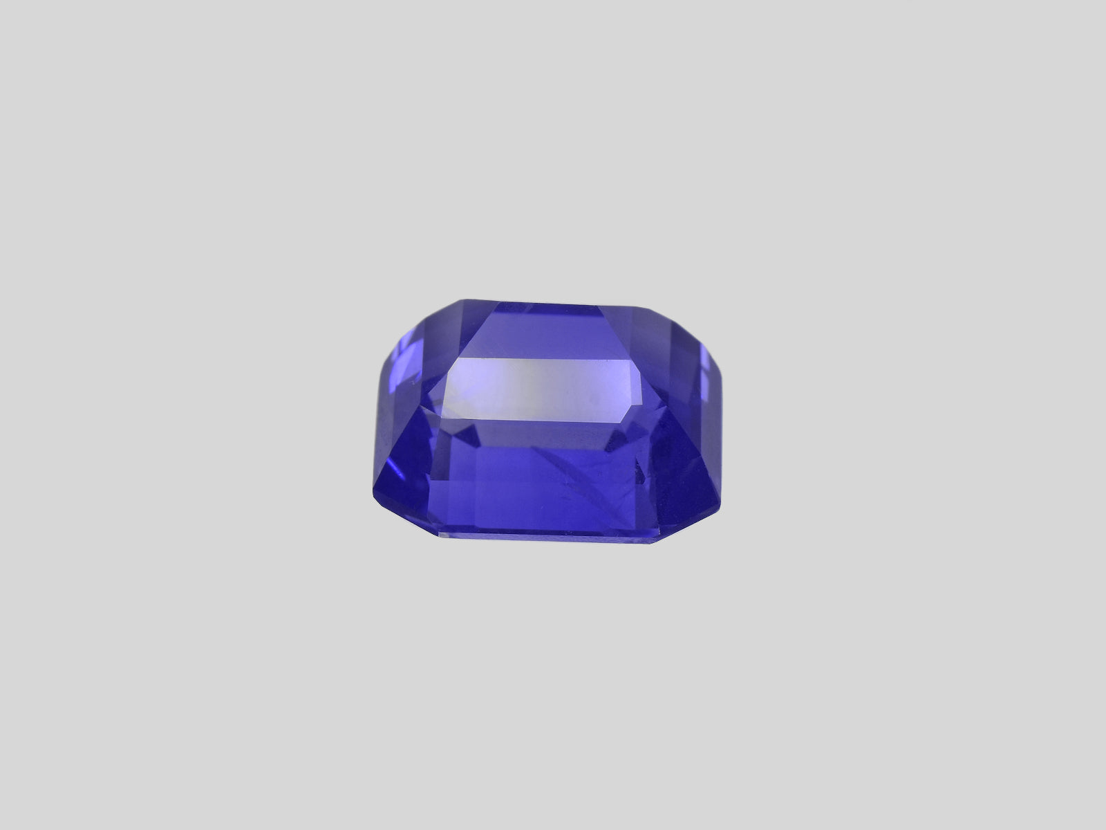 8801155-octagonal-vivid-violetish-blue-changing-to-intense-violet-gia-madagascar-natural-color-change-sapphire-5.21-ct