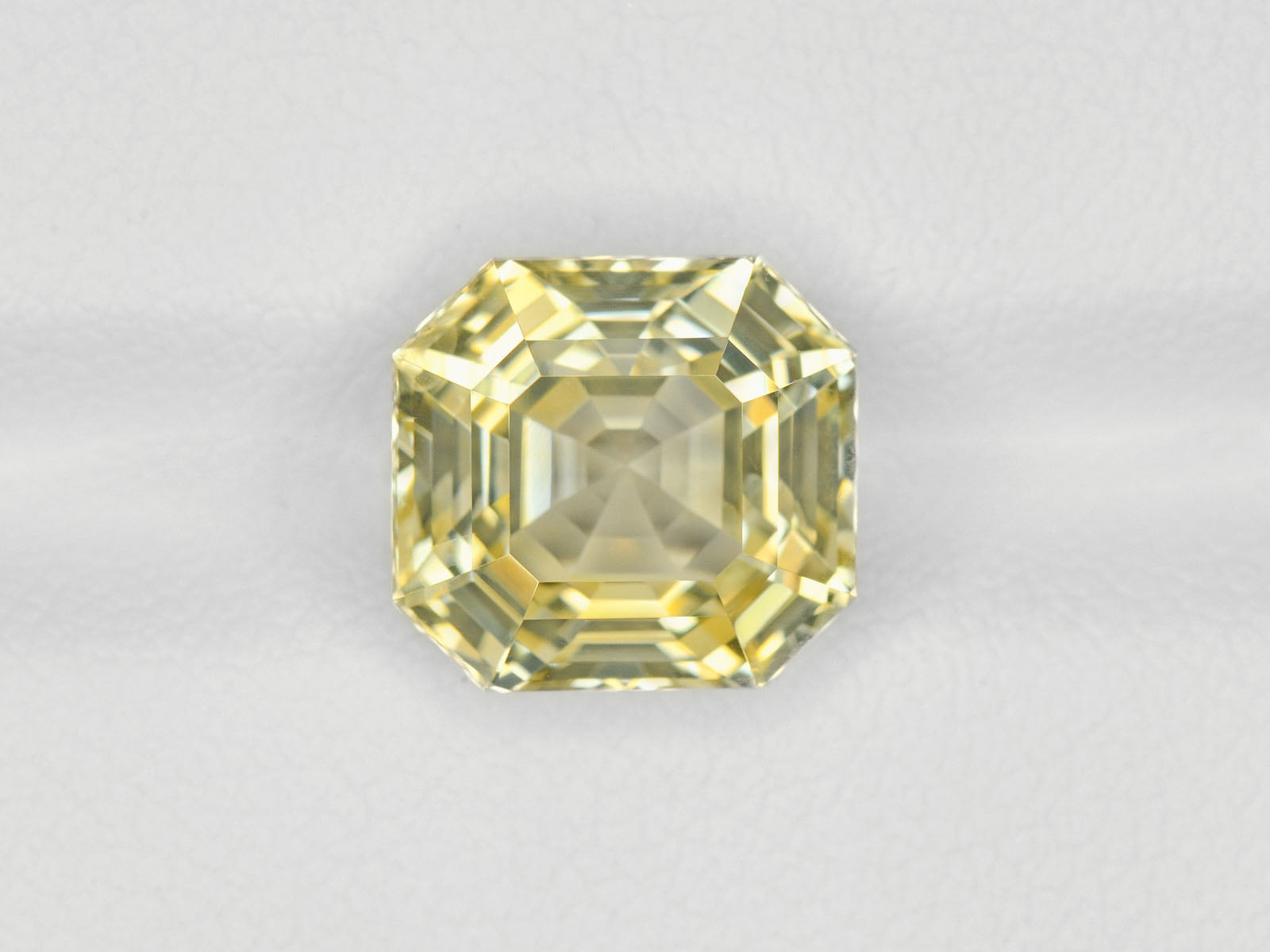 8800277-octagonal-lustrous-light-yellow-igi-sri-lanka-natural-yellow-sapphire-5.96-ct