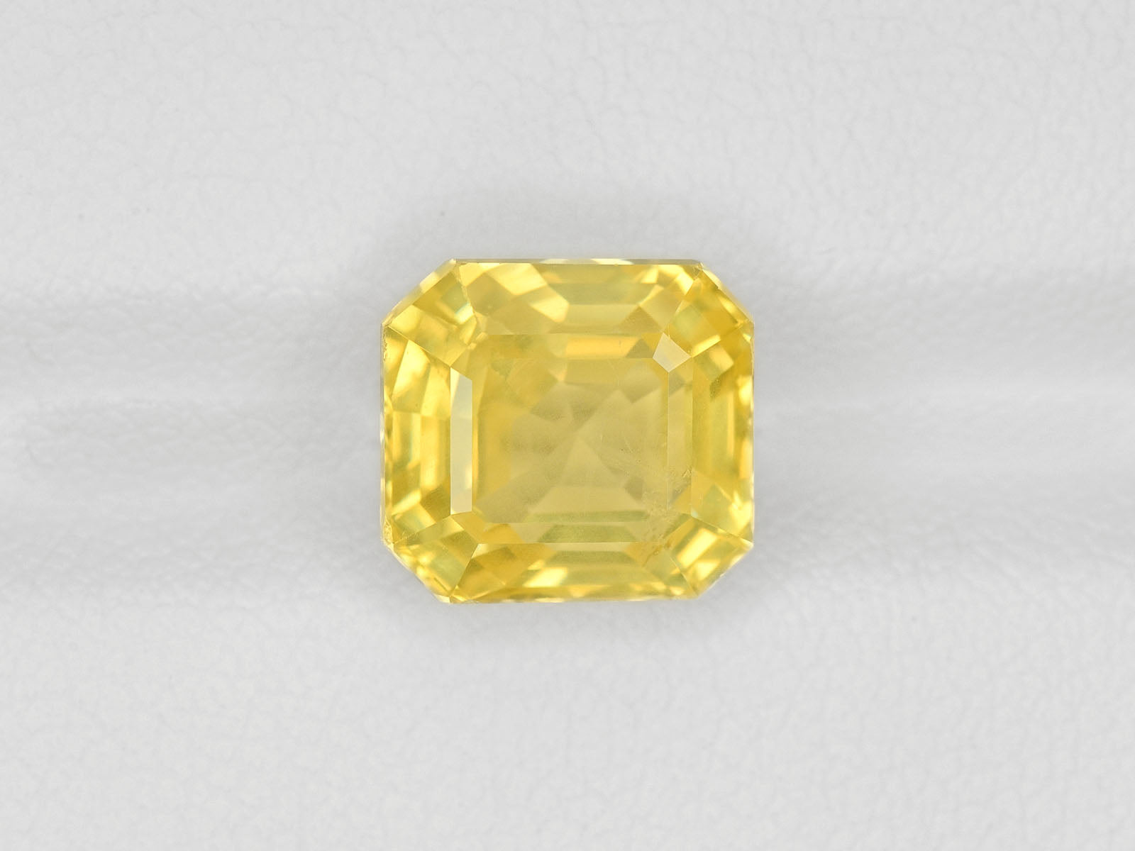 8800278-octagonal-velvety-intense-yellow-igi-sri-lanka-natural-yellow-sapphire-5.40-ct