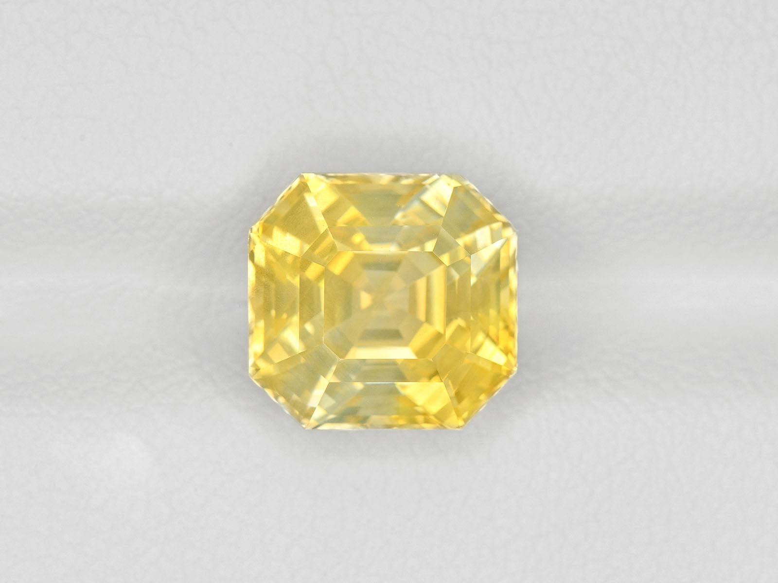 8800279-octagonal-lustrous-yellow-igi-sri-lanka-natural-yellow-sapphire-5.43-ct