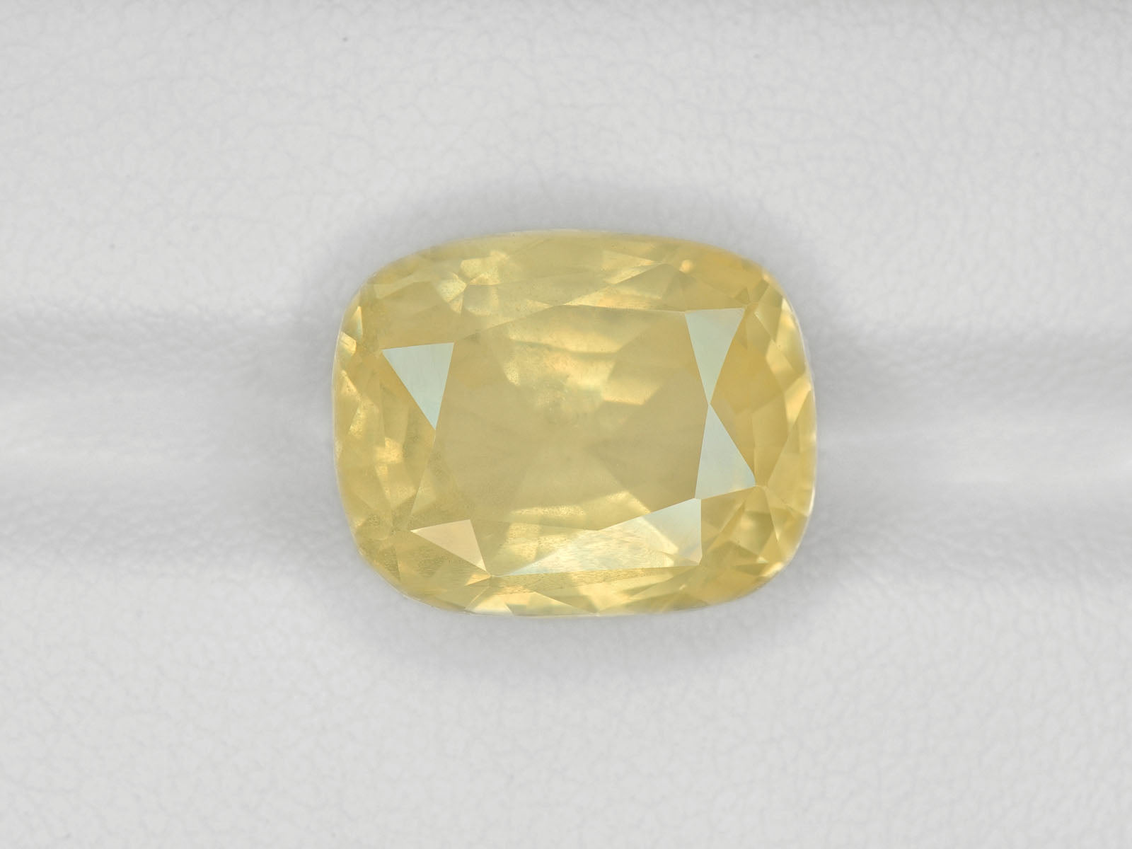 8800282-cushion-velvety-pale-yellow-igi-sri-lanka-natural-yellow-sapphire-11.37-ct