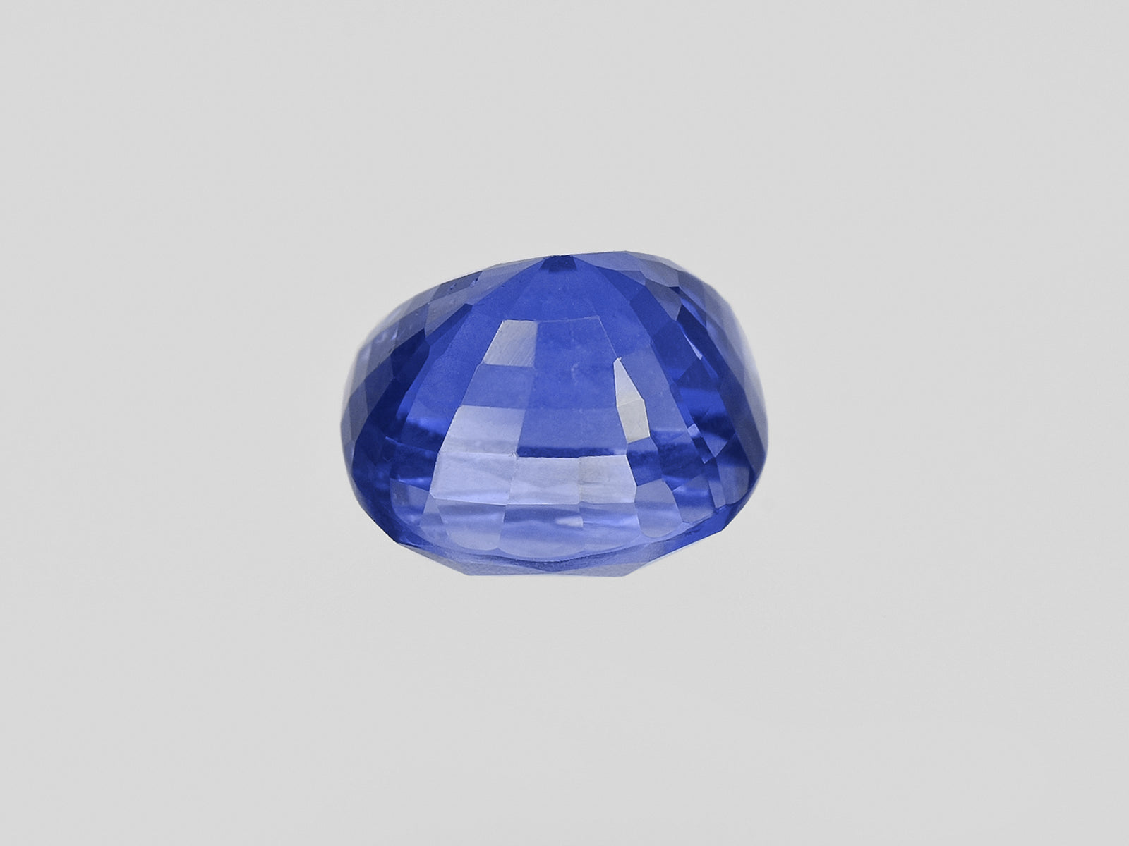 8801522-cushion-lustrous-cornflower-blue-grs-sri-lanka-natural-blue-sapphire-5.45-ct