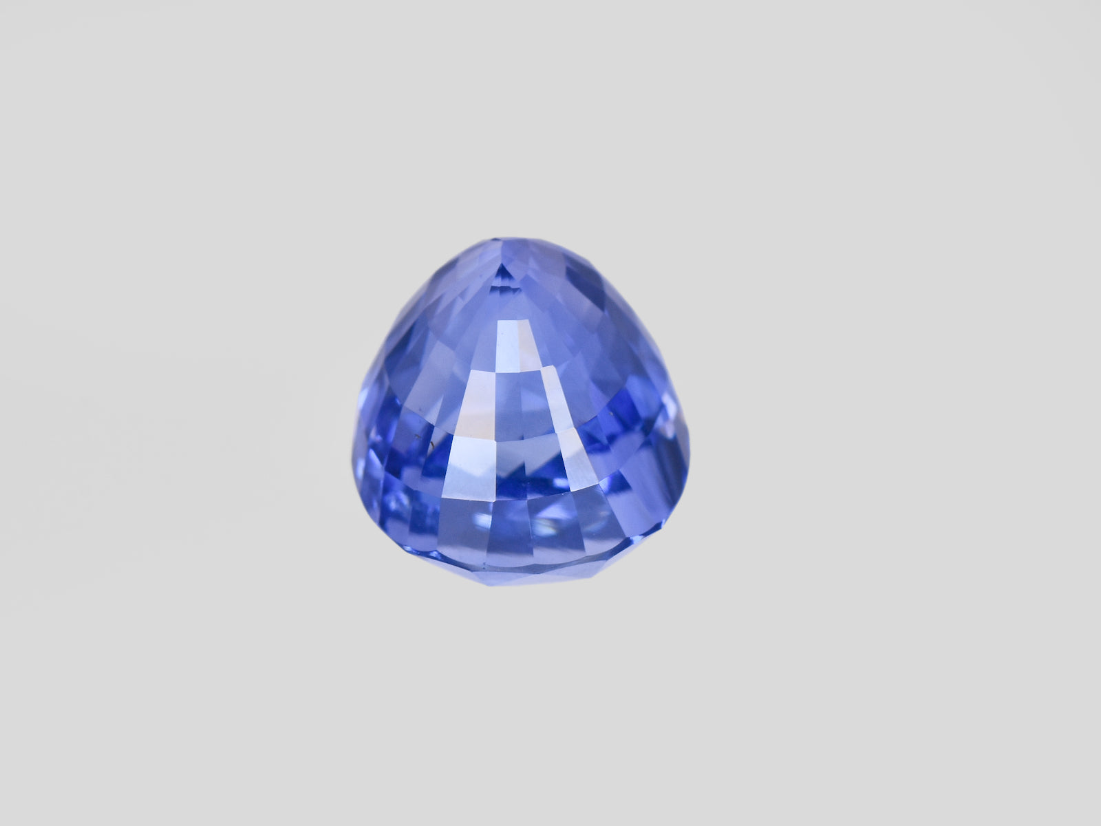 8801521-oval-fiery-vivid-cornflower-blue-grs-sri-lanka-natural-blue-sapphire-8.67-ct