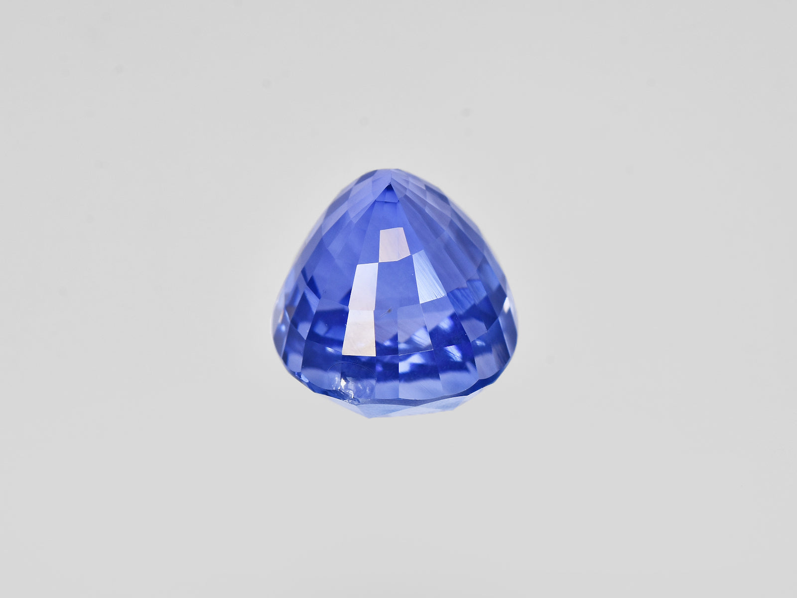 8801521-oval-fiery-vivid-cornflower-blue-grs-sri-lanka-natural-blue-sapphire-8.67-ct