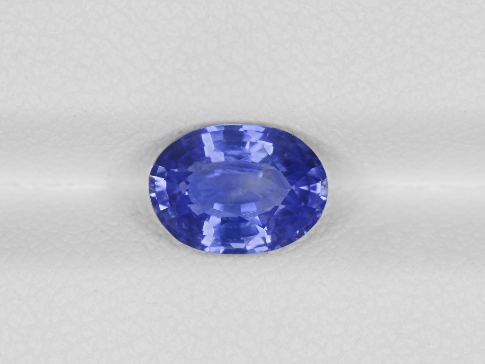 8800869-oval-rich-velvety-violetish-blue-igi-kashmir-natural-blue-sapphire-2.28-ct
