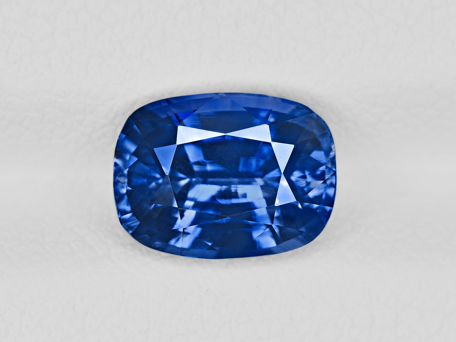 8801876-cushion-fiery-intense-royal-blue-gia-igi-kashmir-natural-blue-sapphire-3.51-ct