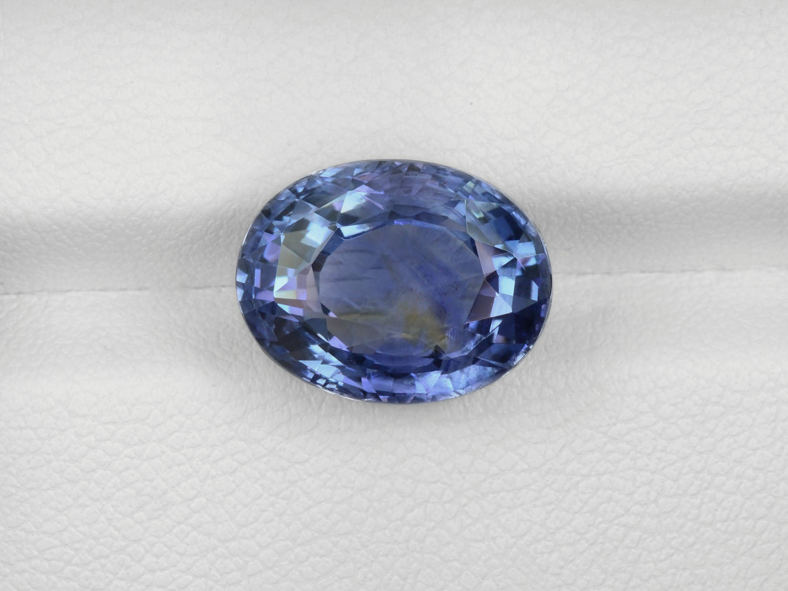 8800152-oval-intense-blue-with-slight-yellow-zoning-igi-sri-lanka-natural-blue-sapphire-10.21-ct