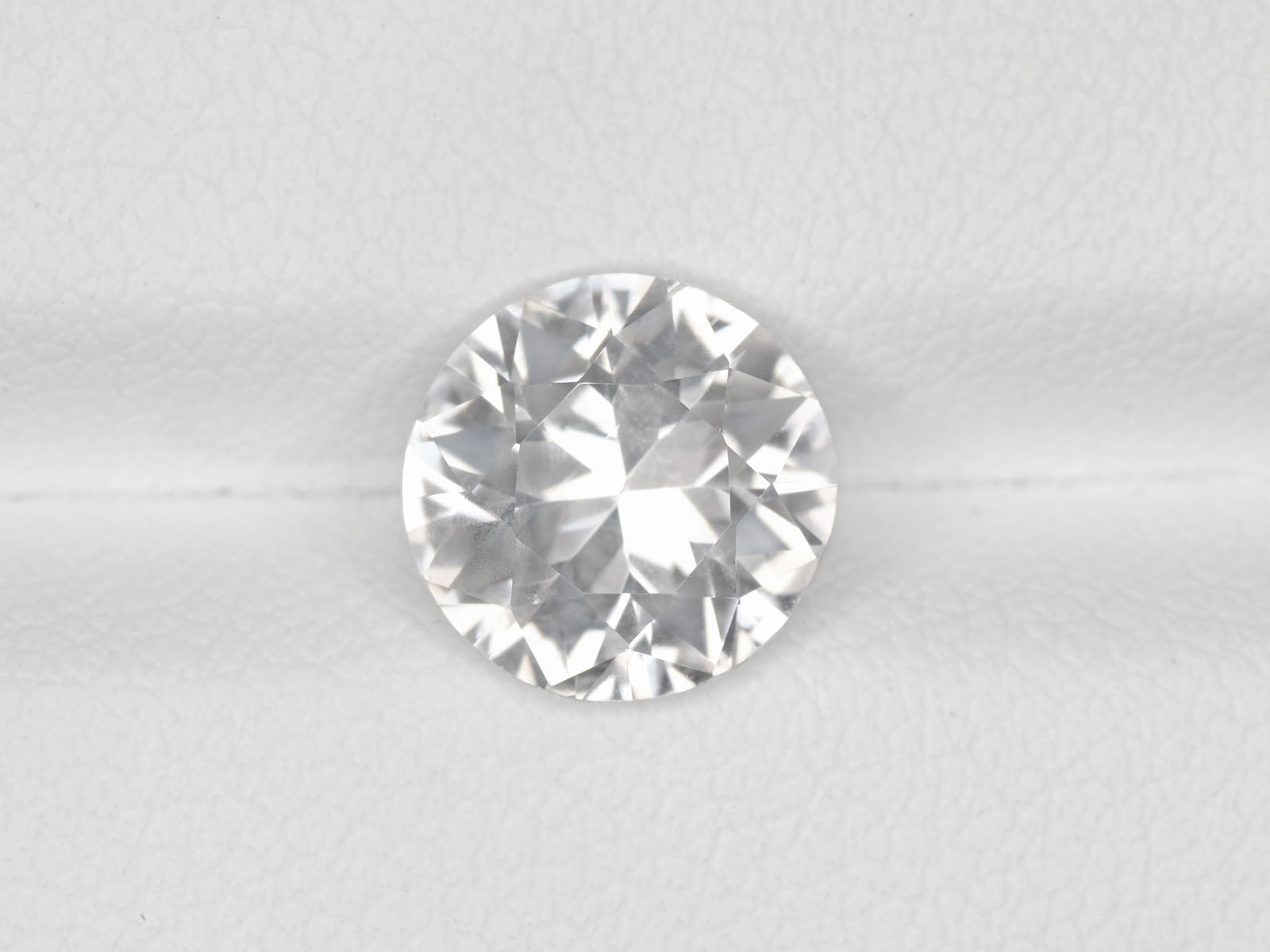 8800491-round-colorless-igi-sri-lanka-natural-white-sapphire-2.50-ct