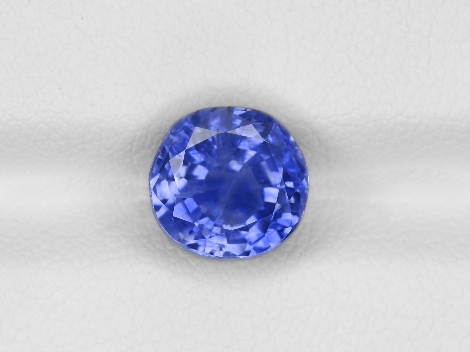 8800492-round-lustrous-cornflower-blue-gia-sri-lanka-natural-blue-sapphire-3.92-ct