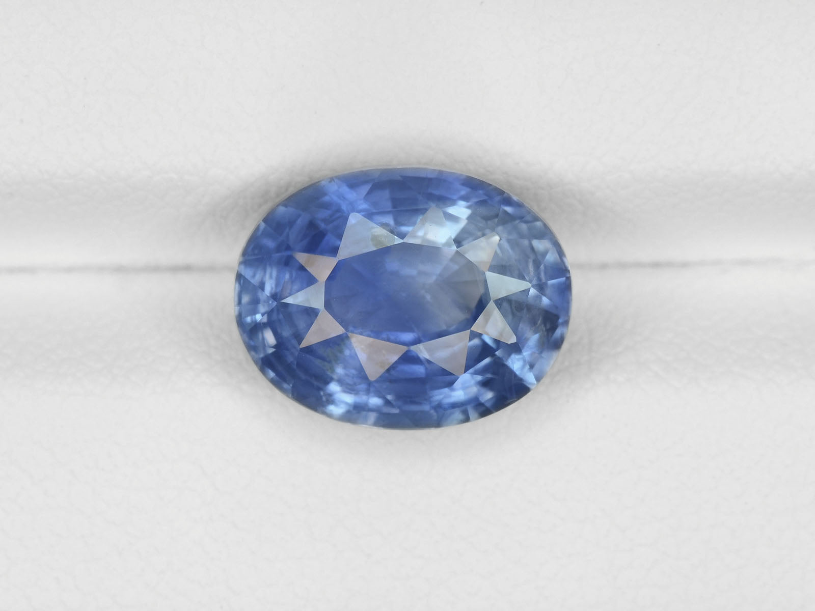 8800199-oval-lustrous-blue-gia-sri-lanka-natural-blue-sapphire-5.51-ct