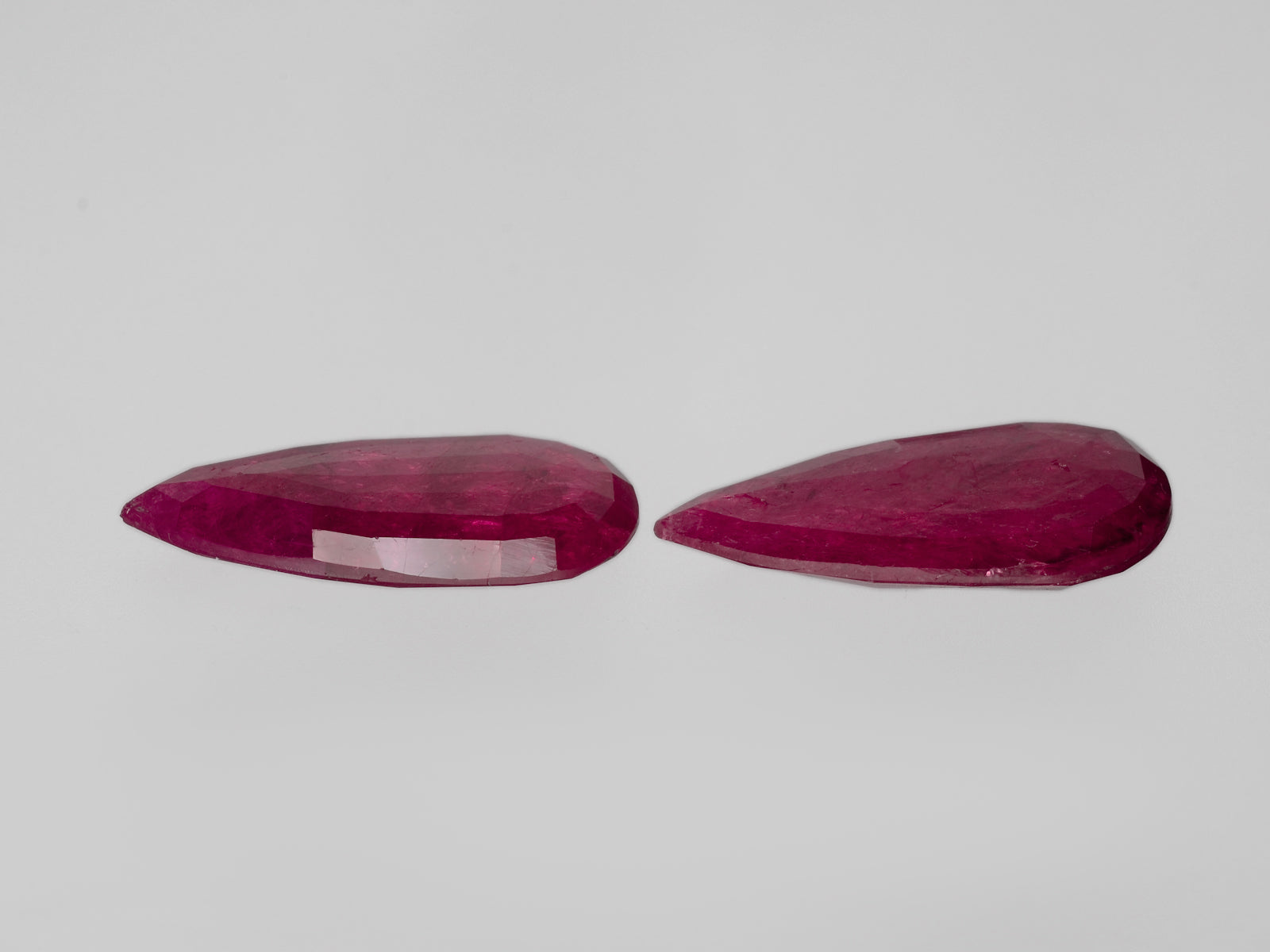 8800726-pear-deep-red-grs-gii-mozambique-natural-ruby-12.17-ct