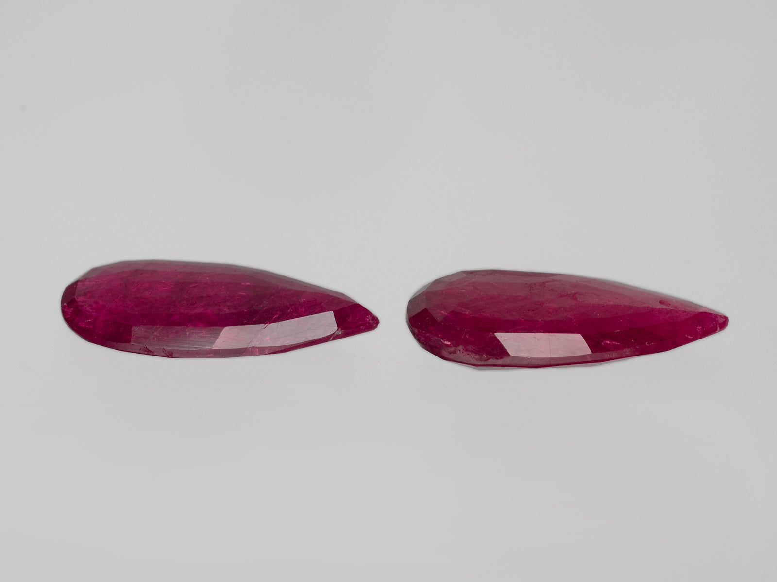 8800726-pear-deep-red-grs-gii-mozambique-natural-ruby-12.17-ct