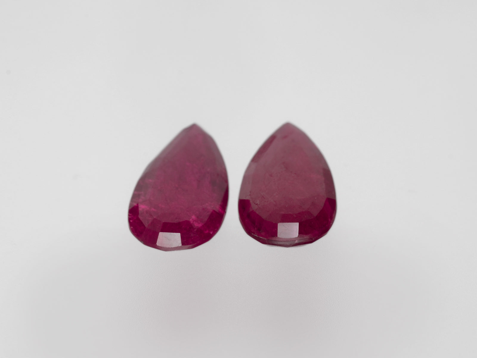 8800726-pear-deep-red-grs-gii-mozambique-natural-ruby-12.17-ct
