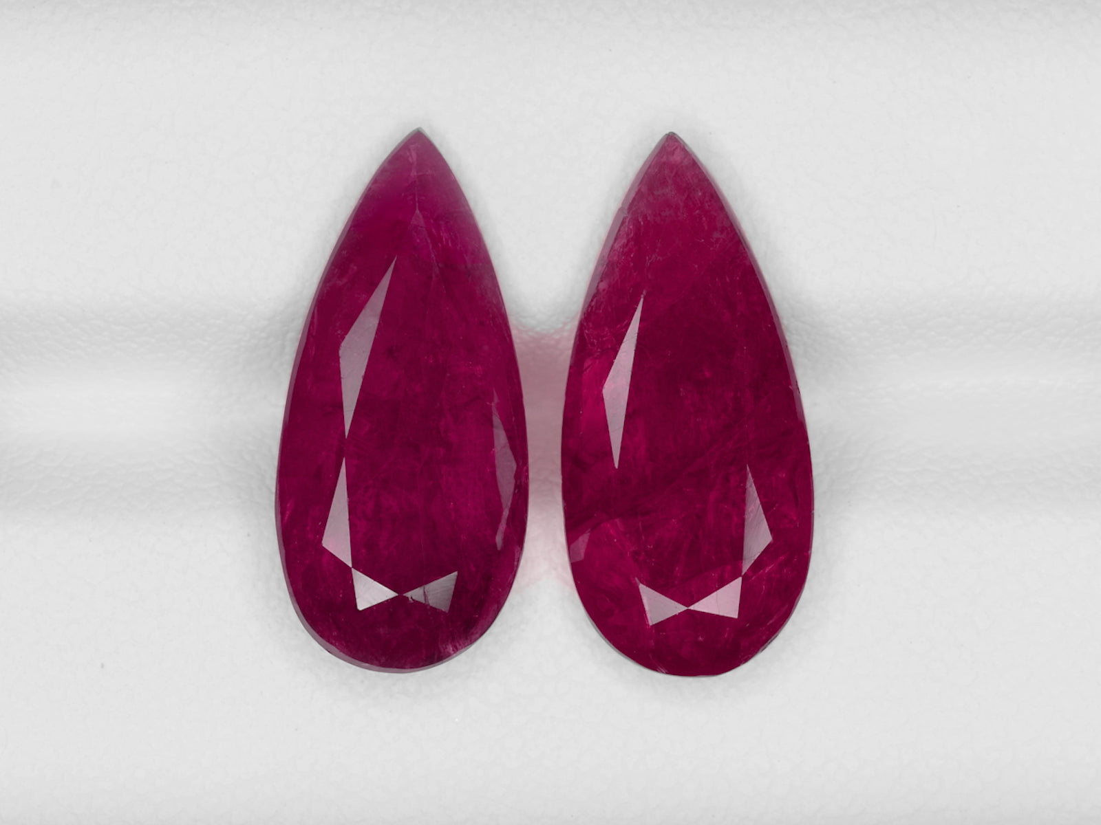 8800726-pear-deep-red-grs-gii-mozambique-natural-ruby-12.17-ct