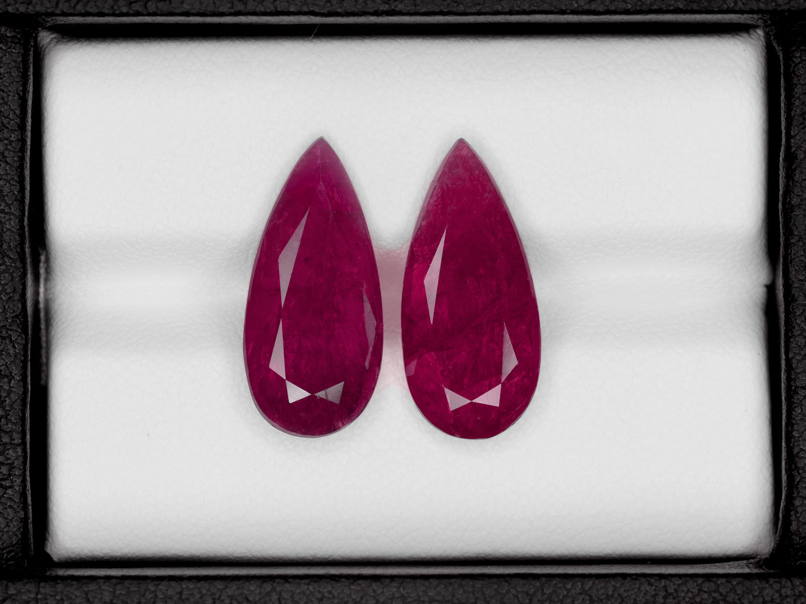8800726-pear-deep-red-grs-gii-mozambique-natural-ruby-12.17-ct