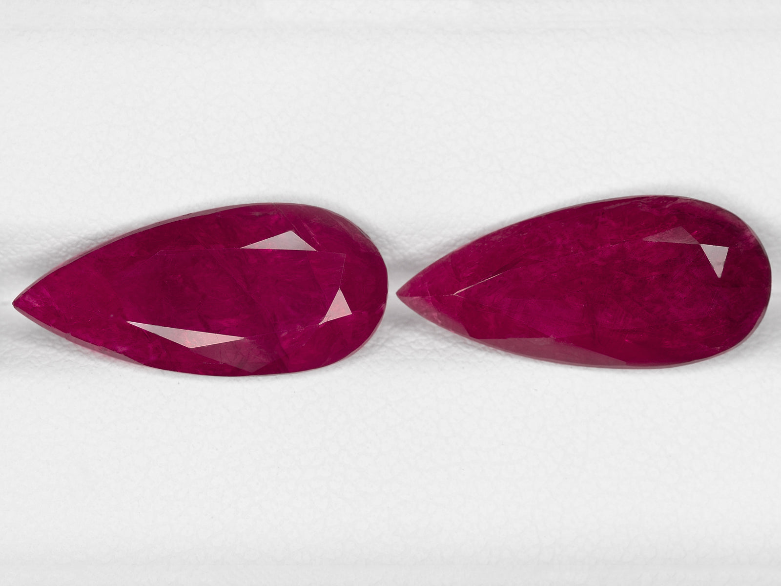 8800726-pear-deep-red-grs-gii-mozambique-natural-ruby-12.17-ct