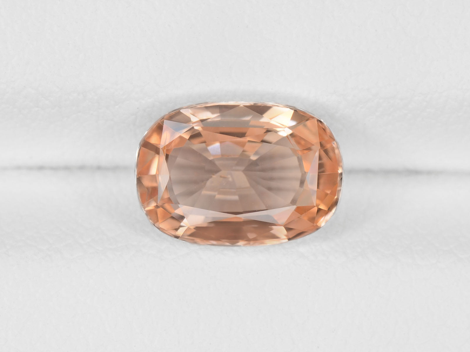 8800353-cushion-lustrous-orange-with-slight-pinkish-hue-igi-sri-lanka-natural-padparadscha-2.17-ct