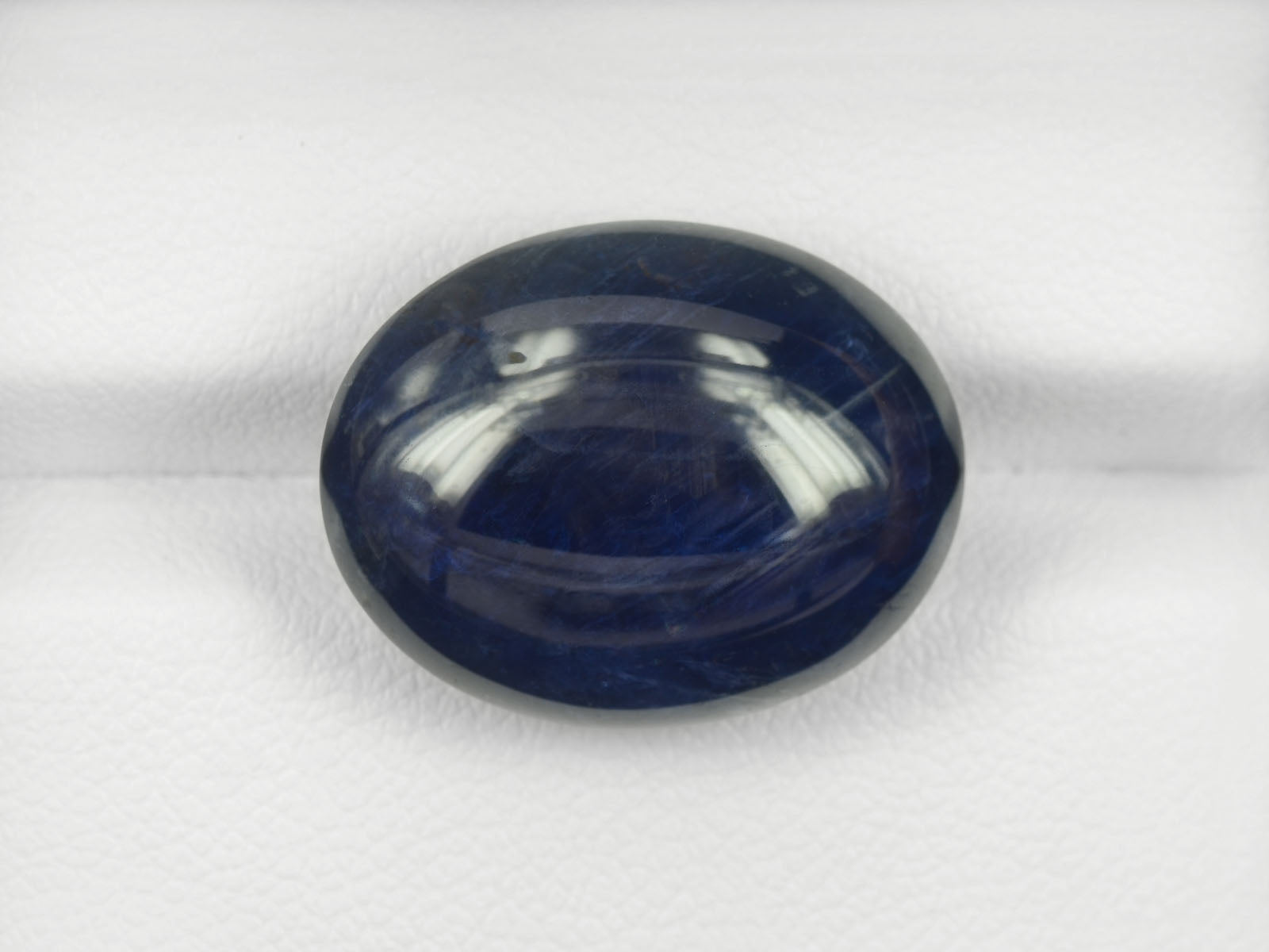 8800154-cabochon-dark-blue-burma-natural-blue-sapphire-29.58-ct