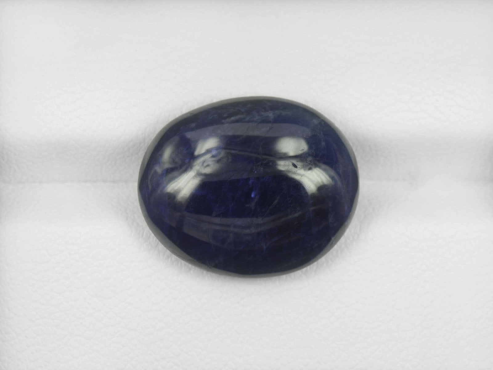 8800155-cabochon-dark-blue-burma-natural-blue-sapphire-16.50-ct